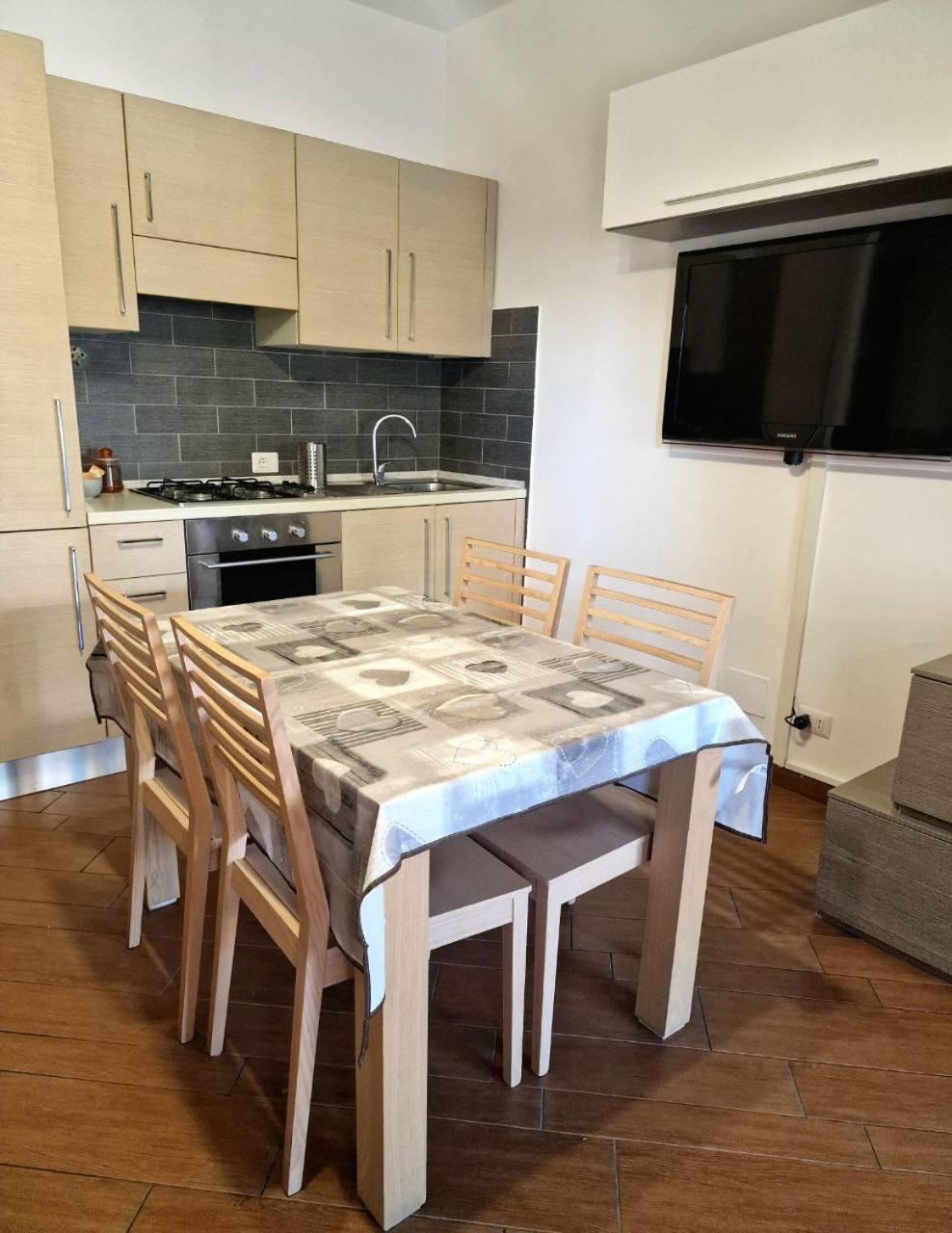 Domus Livio, 7 Min Fco Airport, Free Wifi, Garden Apartment, 2 Tv Hd Fiumicino Eksteriør bilde