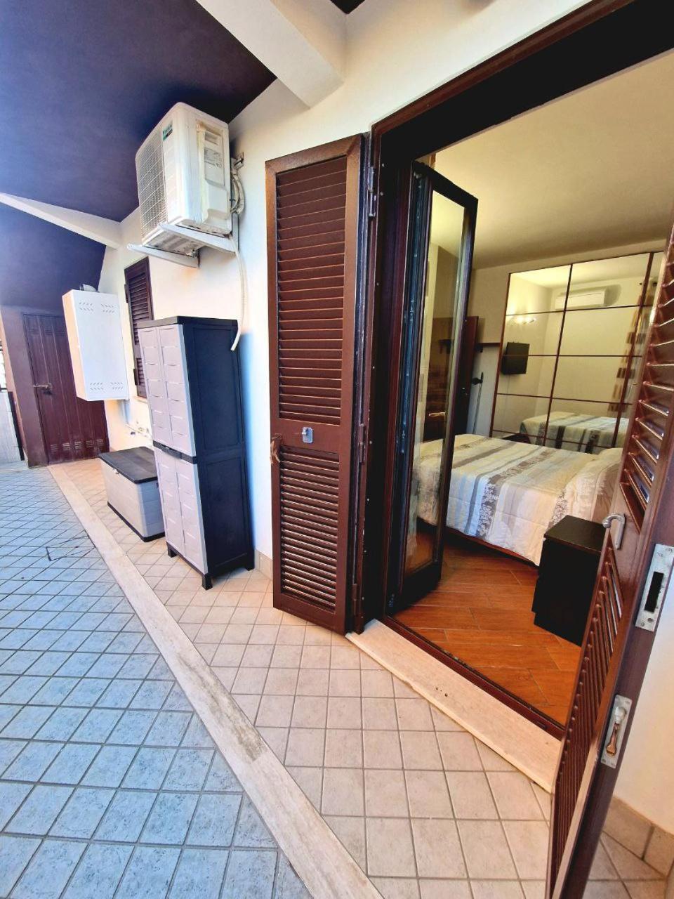 Domus Livio, 7 Min Fco Airport, Free Wifi, Garden Apartment, 2 Tv Hd Fiumicino Eksteriør bilde