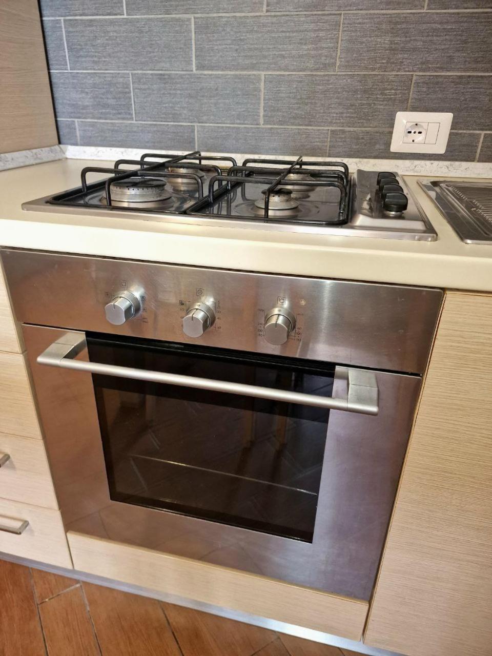 Domus Livio, 7 Min Fco Airport, Free Wifi, Garden Apartment, 2 Tv Hd Fiumicino Eksteriør bilde